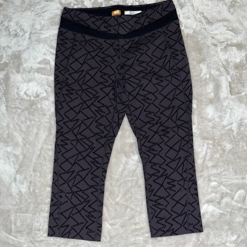 Lucy Powermax Hatha Collection Capri geometric pattern leggings, size Medium